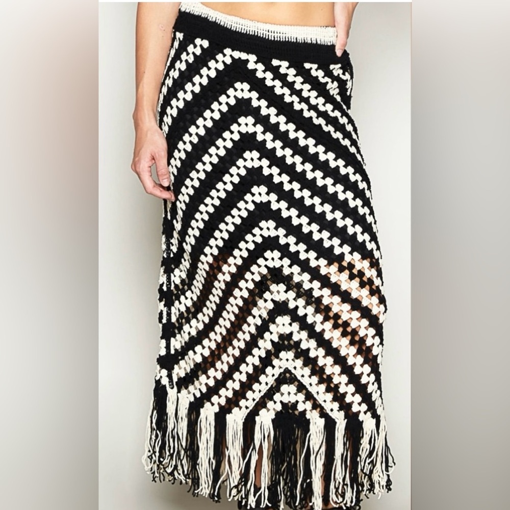 NEW POL Black and Natural Chevron Knit Skirt One Size